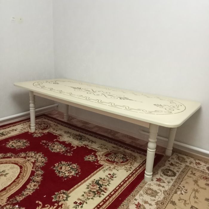 Стол гостиной срочно