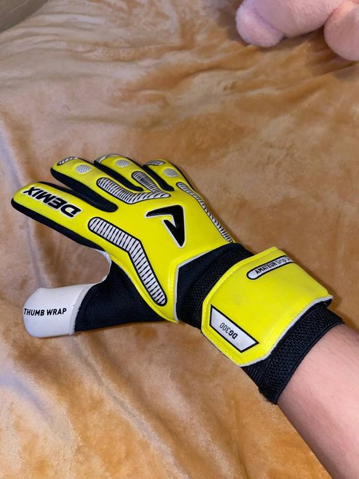 Вратарские перчатки Demix