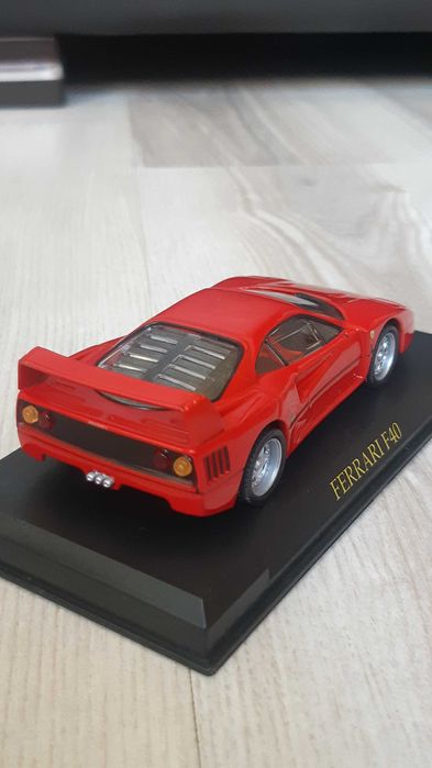 Vând machetă/mașinuță Ferrari F40 nouă