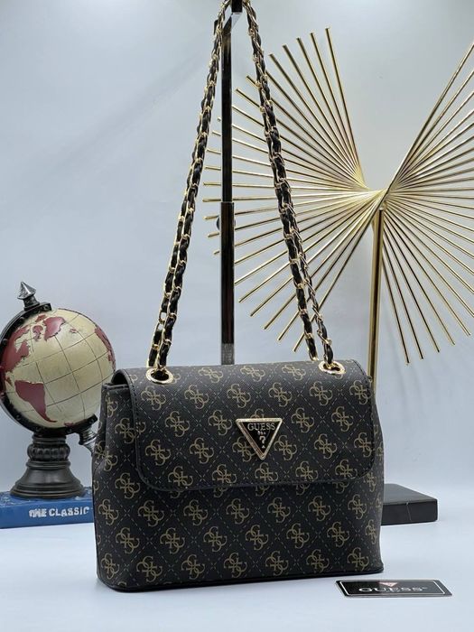 Geanta Guess Noua !!! Dimensiuni 23/15 !!!