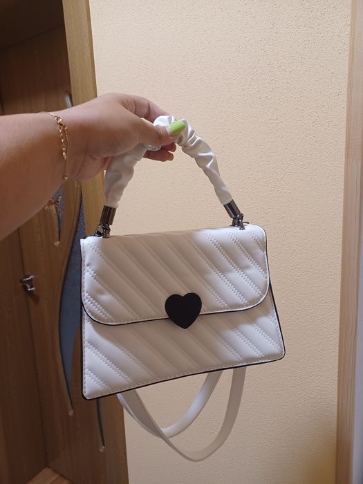 Малка дамска бяла чанта
