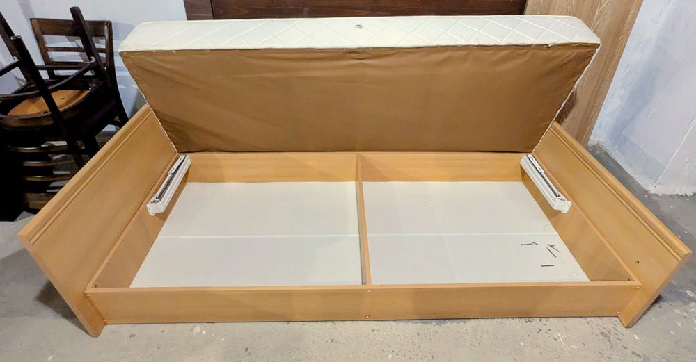 Легло с механизъм