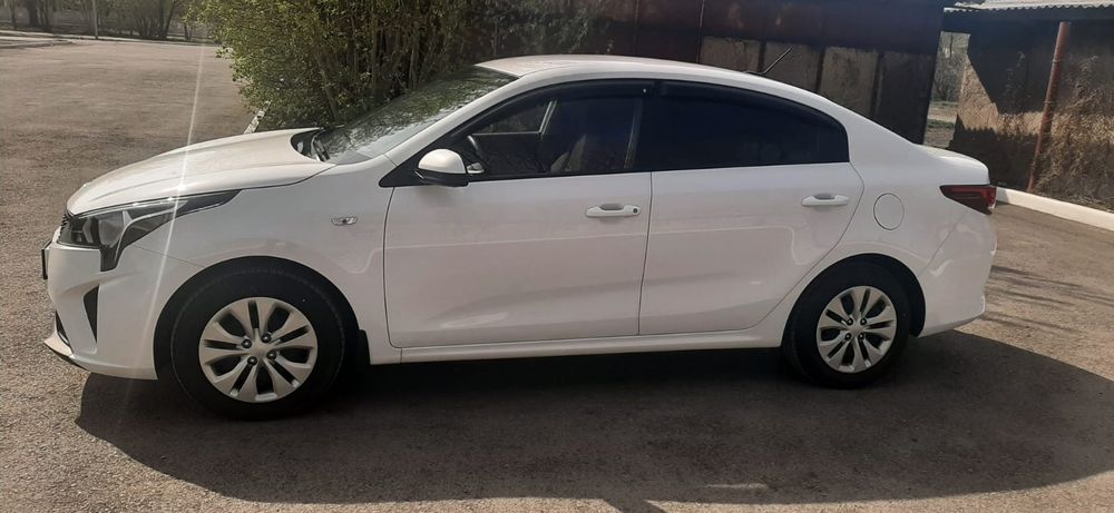 Продаю автомобиль Кia Rio 2021 года