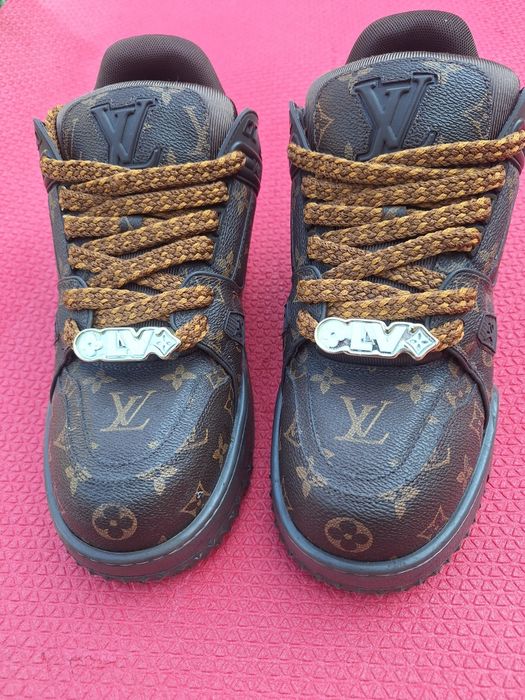 Pantofi Luois Vuitton nr 43 pret 499 euro