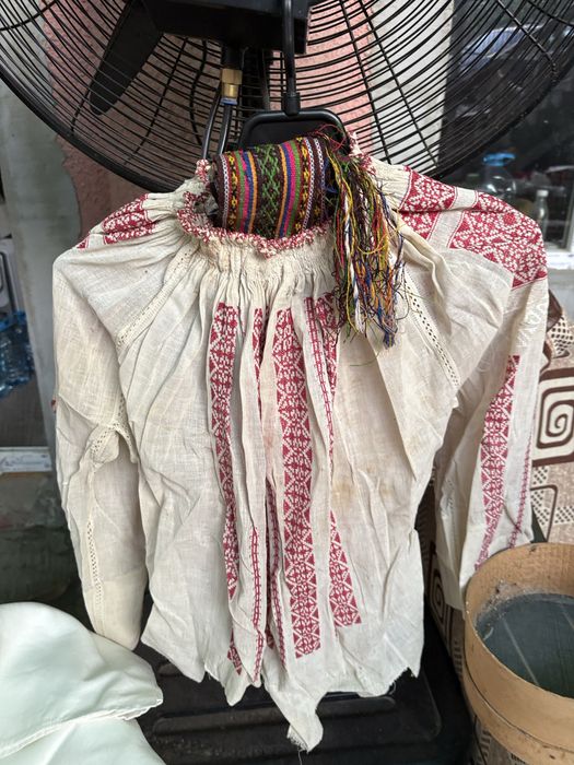 Set vintage tradițional românesc cu ie și vestă costum popular autentic broderie manuală artizanat românesc piesă de colecție rară veche tradițională