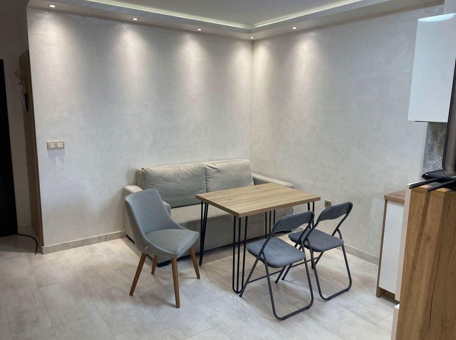 Дава се под наем Едностаен апартамент в Бургас, Лазур - 40 кв.м за 348.84 € - Снимка #1
