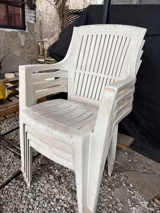 6бр. бели столове за градина