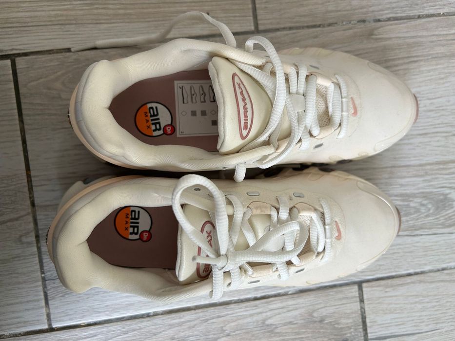 Adidasi nike noi dama