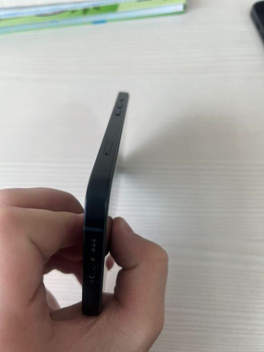 Продам 13 айфон.