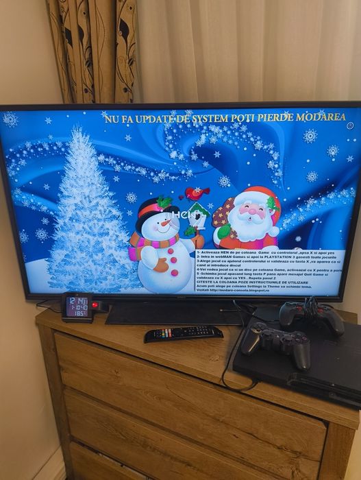 PlayStation 3 modat cu volan și pedale