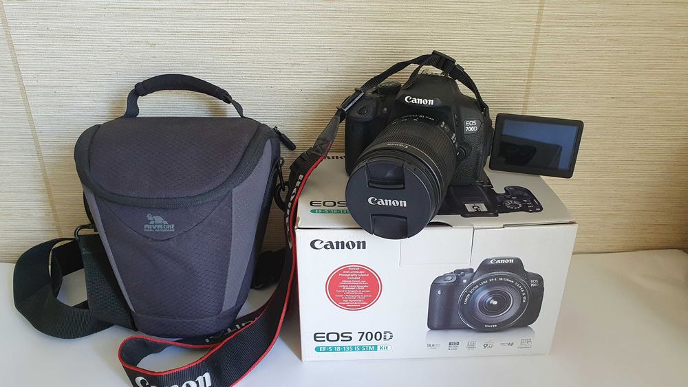 Фотокамера CANON EOS 700 D