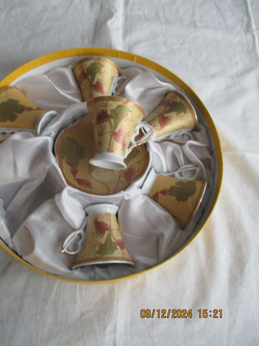 Продавам Луксозен Японски сервиз за кафе от 12 части