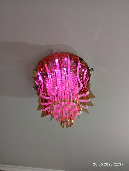 Продам люстру , с пультом управления