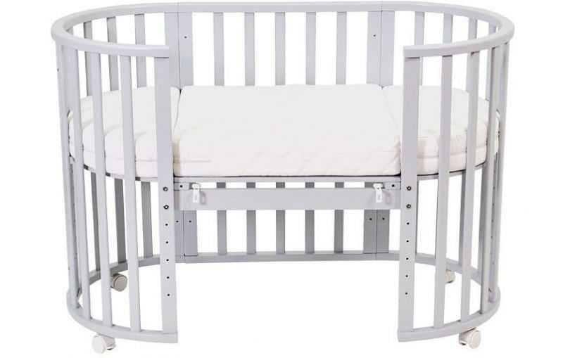 Продается детская кровать белая