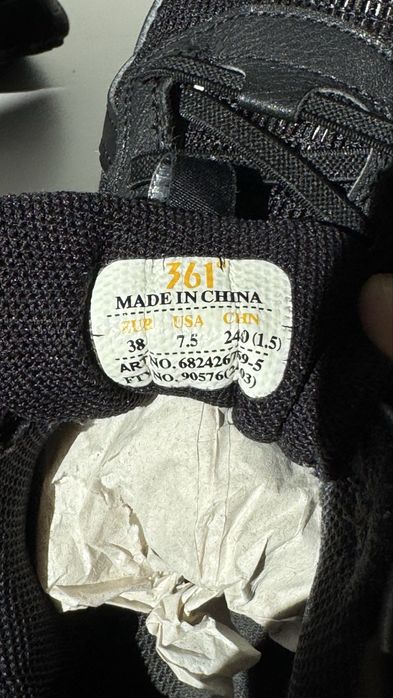 Продам Кроссовки 361