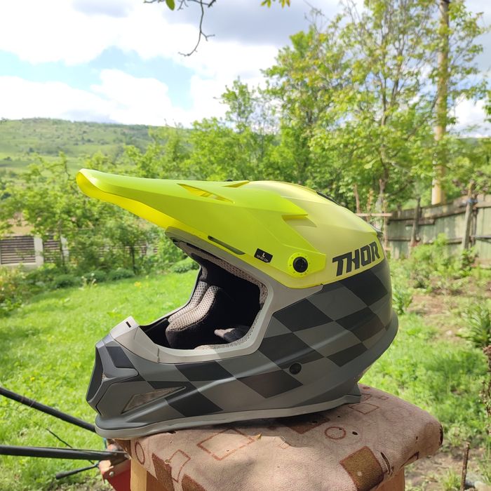 Vând cască THOR enduro motocross