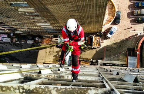 Протекает балкон или крыша,или мешают голуби, звоните, решим)Альпинист