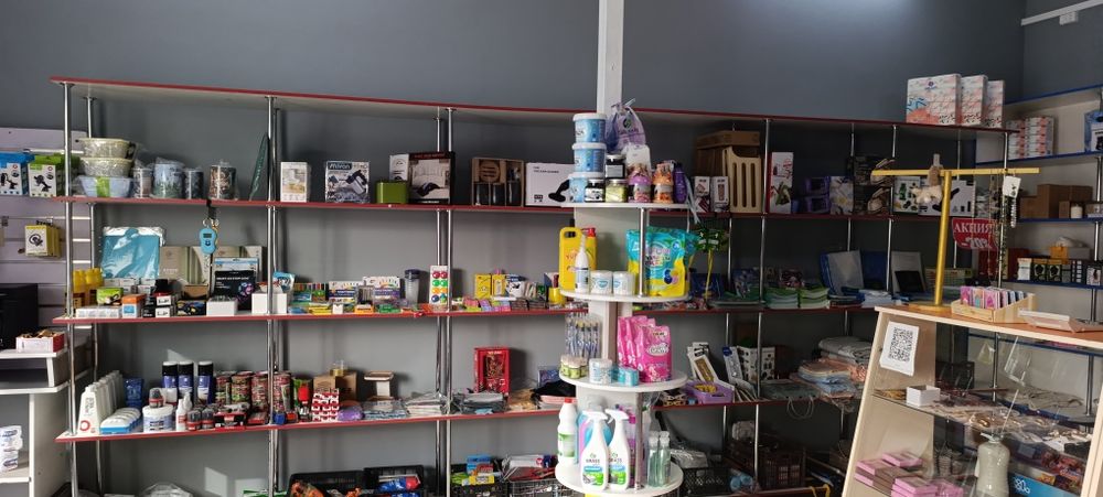 Магазинге арналған мебельдер сатылады.