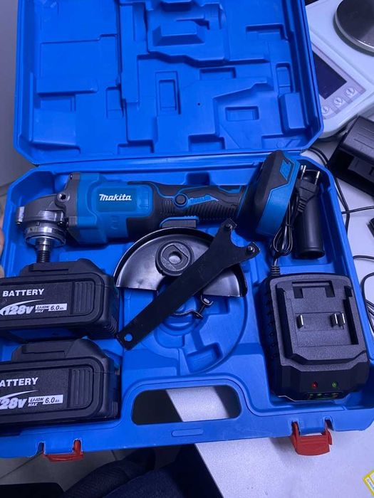 Makita 1000 Вт лот 973608