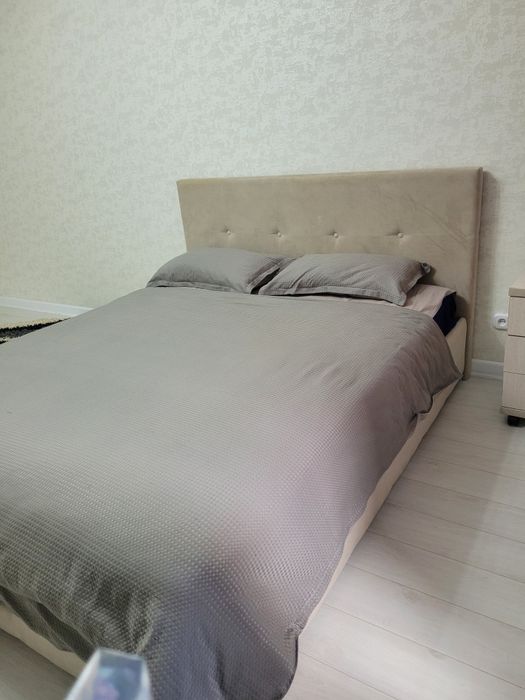 Продам кровать  160 на 200