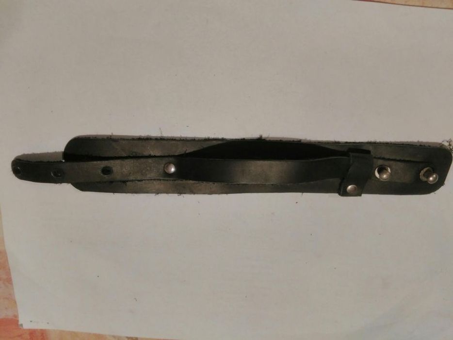 Кожена гривна