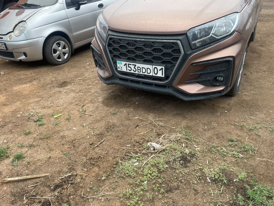 Бампер продам LADA XRAY