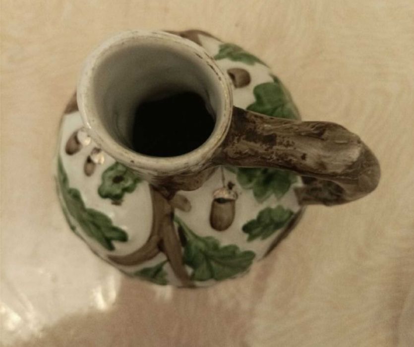 Кувшин фарфоровый. ЛФЗ. Высота 19 см, диаметр 12 см.