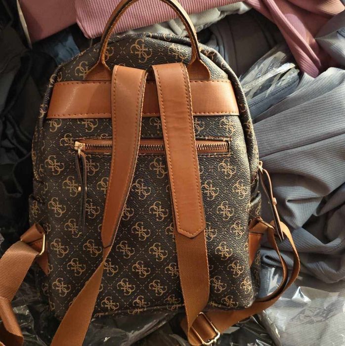 Дамска раница GUESS