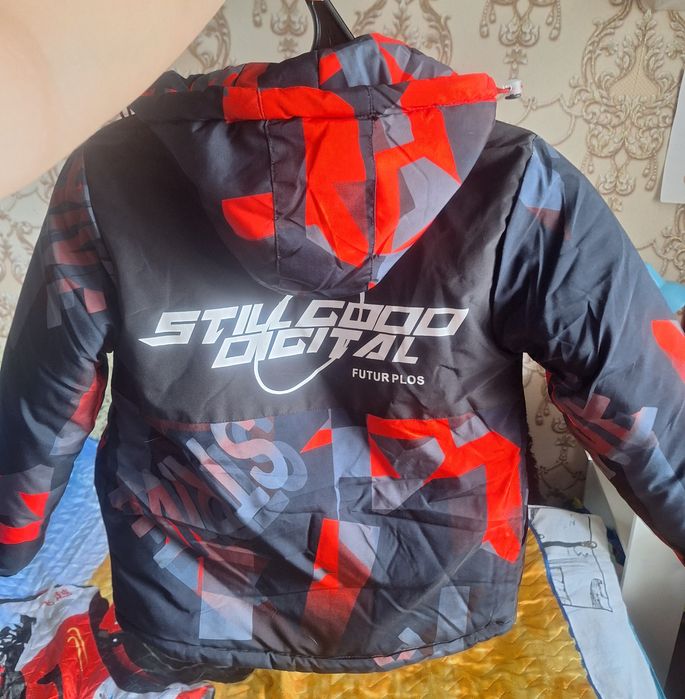 Продам куртку на мальчика.