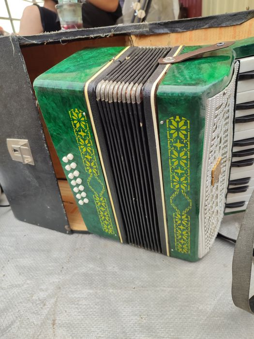 Продам гармошку детскую