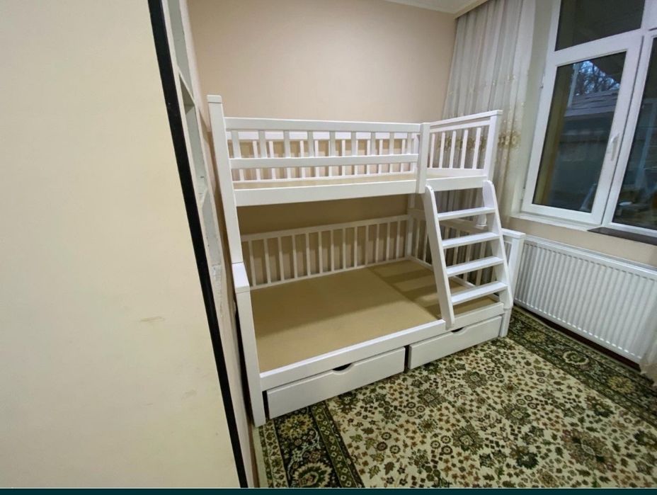 Двухъярусная кровать