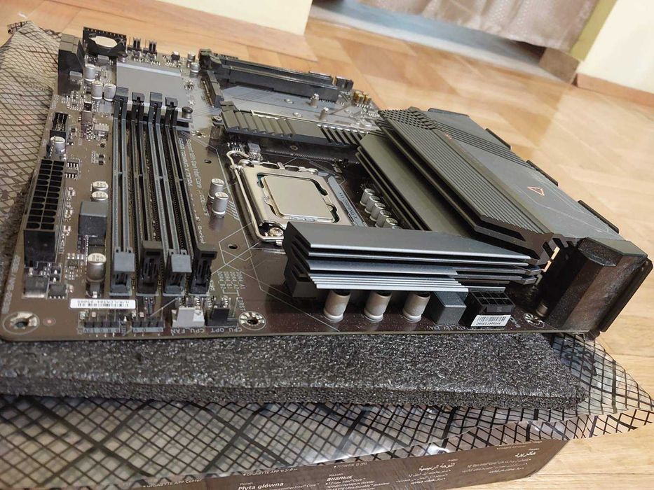 Intel Core i7 12700K + Gigabyte B660 Gaming X DDR4