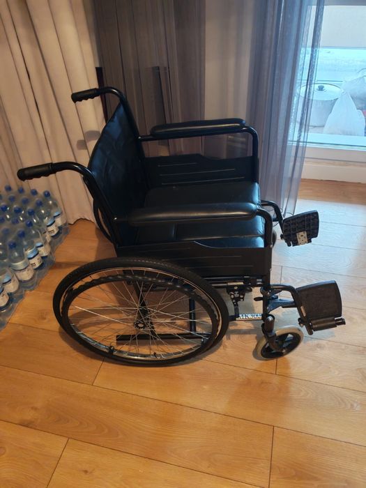 Продам инвалидную коляску с судном