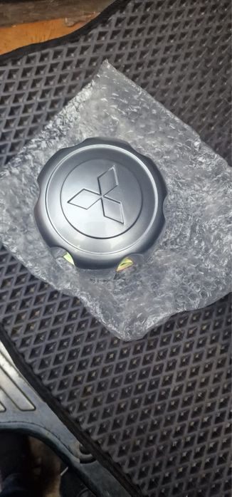 Продам колпаки на Мицубиси  4 штуки