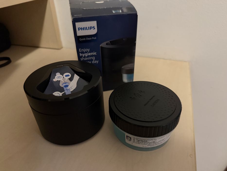 Philips Quick Clean Pod – станция за почистване на самобръсначка
