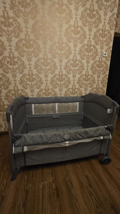Детская кровать-манеж в отличном состоянии