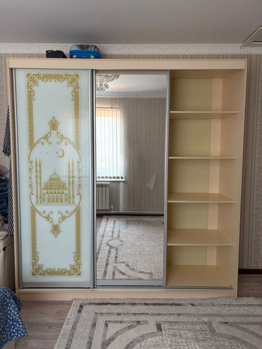 Трехсекционный Шифоньер