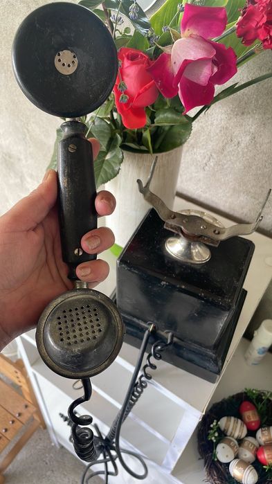 Стар античен телефон