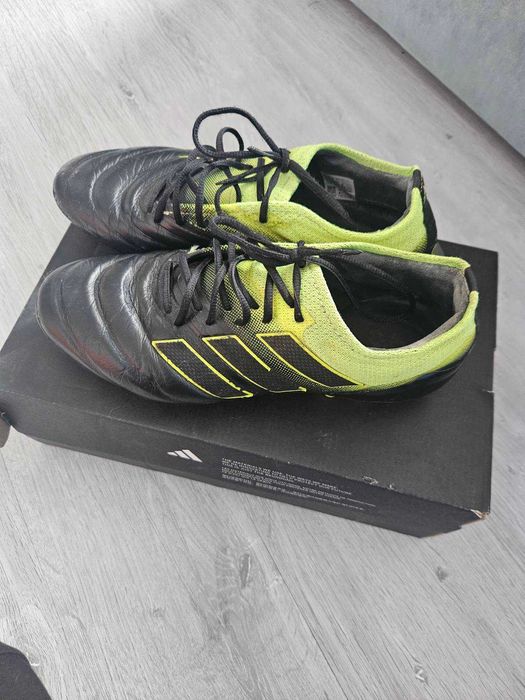 футболни бутонки