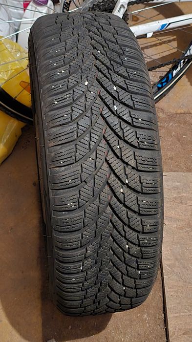 Vand 4 anvelope de iarna Firestone 185/60 R15 + genti de tabla