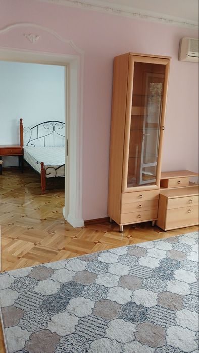 Хамида Алимжана метро.  Аренда 7 комнатной квартиры. 120м2.