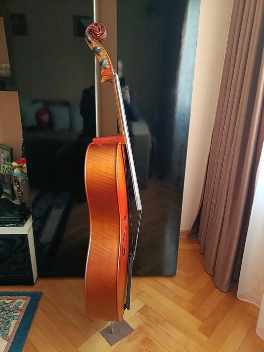 Vând   violoncel