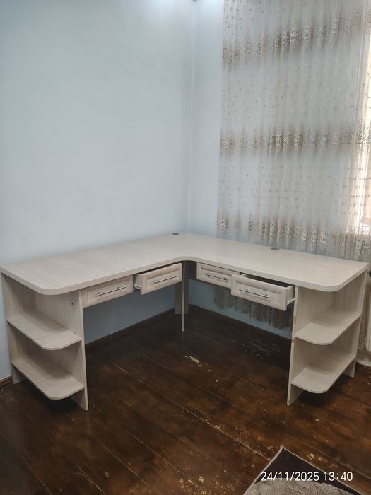 Детский уголок, парта для уроков на 2х детей