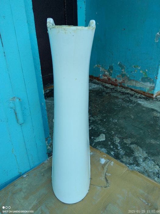 Продам керамический постамент под умывальника , 5000 тнг.