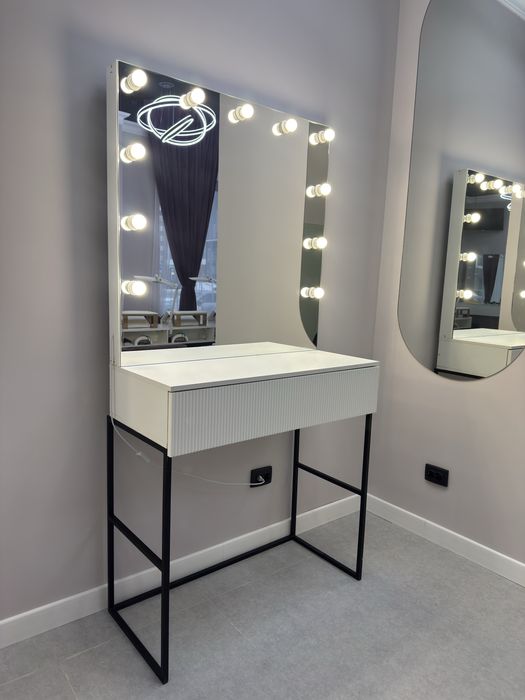 Продам визажный стол