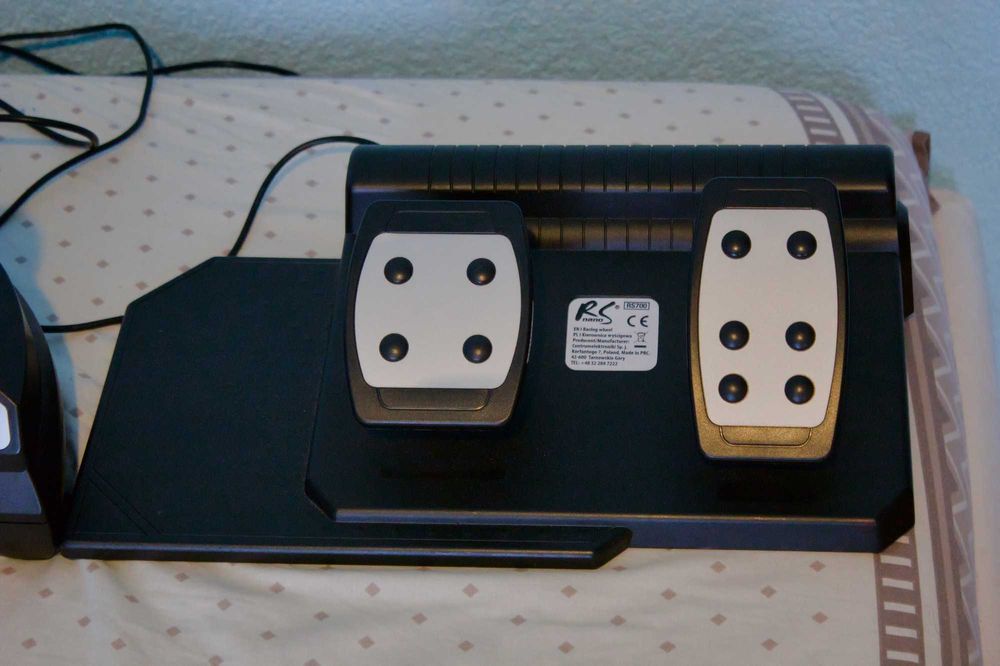 Volan Gaming RS Nano RS700 cu Pedale și Schimbător, Stare Impecabilă