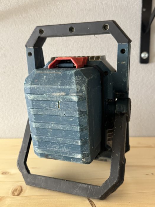 Lanterna de santier BOSCH Gli18V-2200C + baterie
