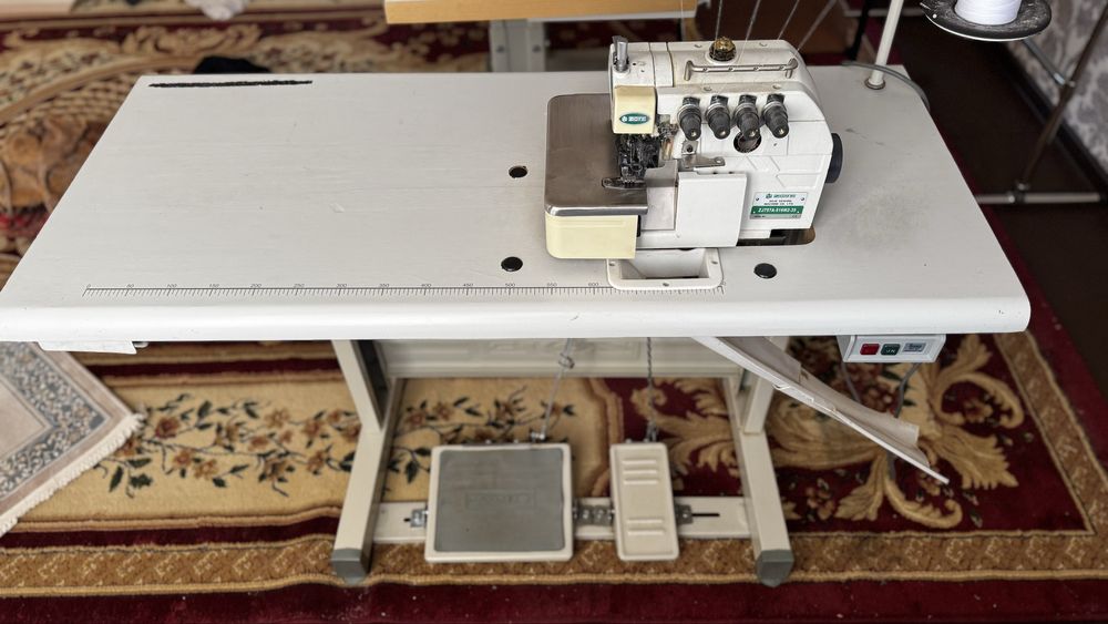 Оверлок 5 ипли срочно!