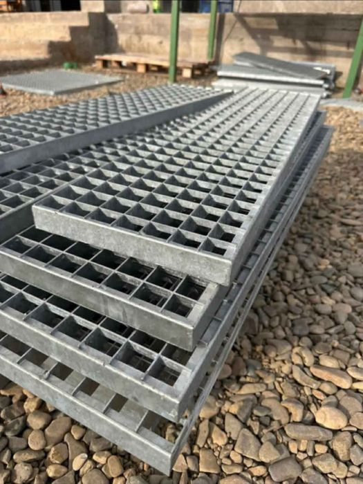 Trepte zincate galvanizate