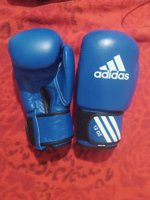 Боксерские перчатки